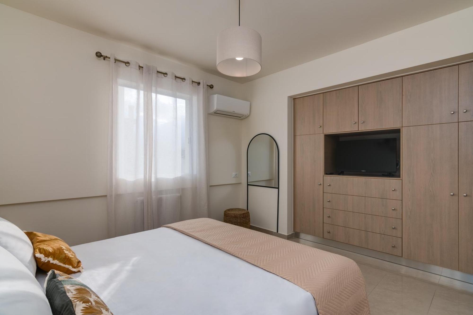Oikies Luxury Apartments With Private Free Parking Area Ájosz Nikólaosz Kültér fotó
